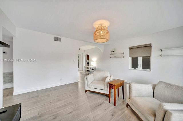 2304 SE 13th Ct, Pompano Beach, FL 33062