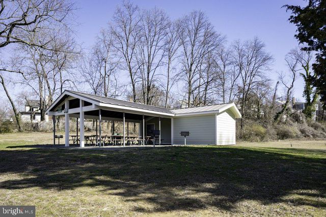 2612 JEFFERSON DR, Alexandria, VA 22303