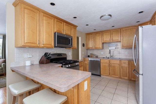 12 Harborwood Dr, Franklin, MA 02038