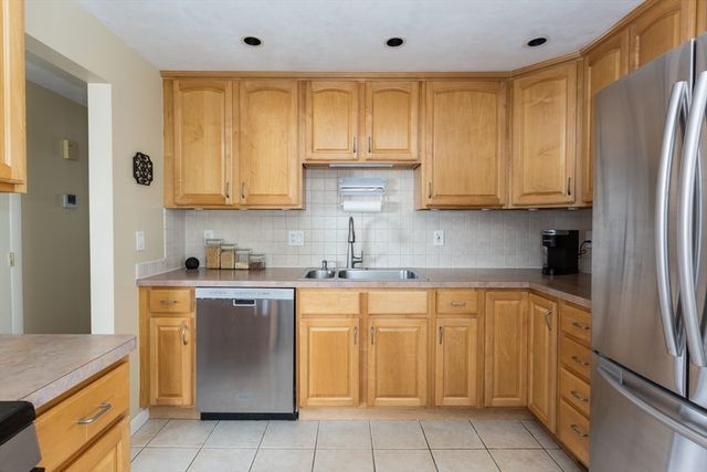 12 Harborwood Dr, Franklin, MA 02038