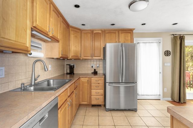 12 Harborwood Dr, Franklin, MA 02038