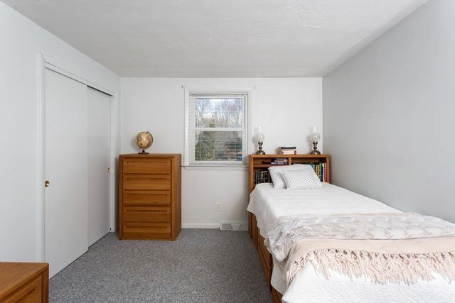 12 Harborwood Dr, Franklin, MA 02038