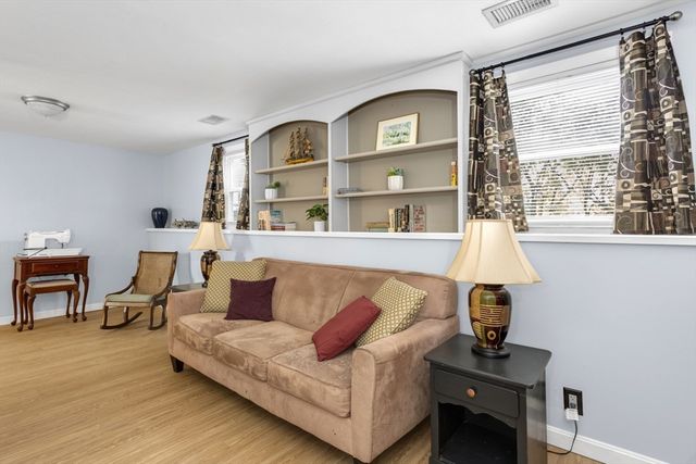 12 Harborwood Dr, Franklin, MA 02038