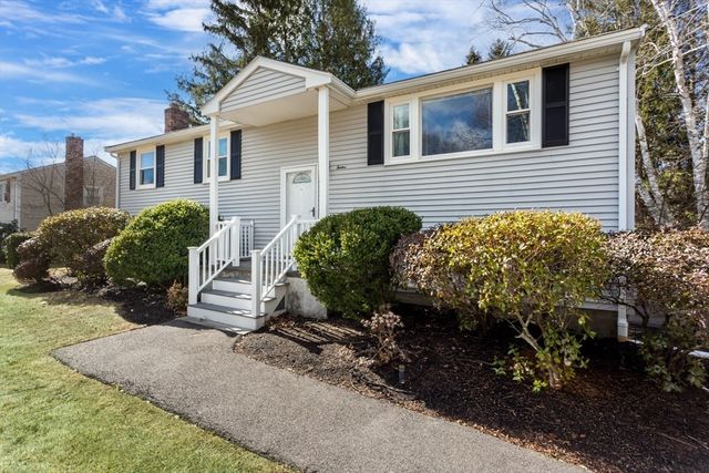 12 Harborwood Dr, Franklin, MA 02038