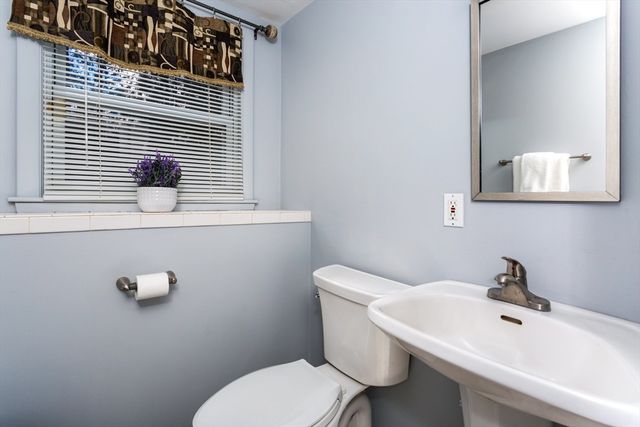 12 Harborwood Dr, Franklin, MA 02038