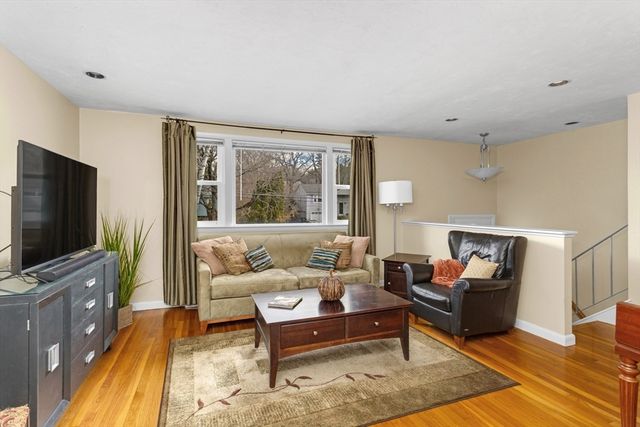 12 Harborwood Dr, Franklin, MA 02038
