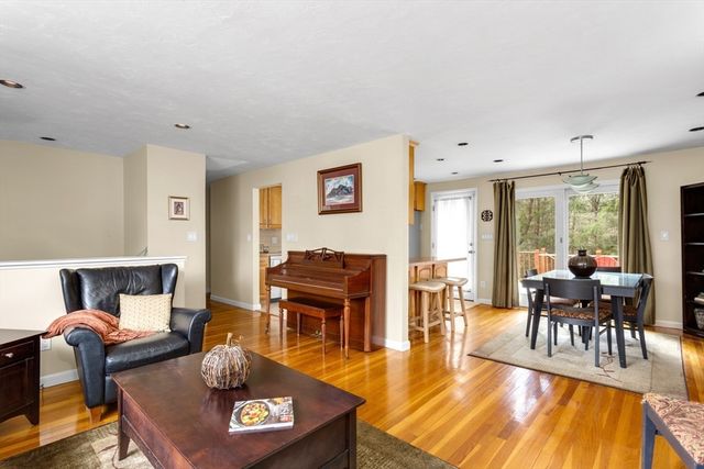 12 Harborwood Dr, Franklin, MA 02038