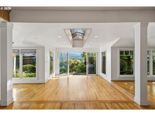 3750 UPPER Dr, Lake Oswego, OR 97035