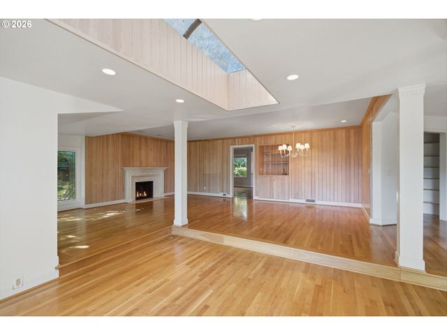 3750 UPPER Dr, Lake Oswego, OR 97035