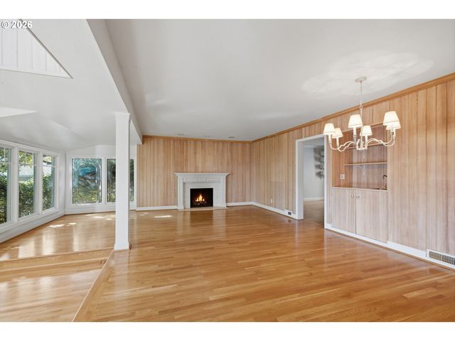 3750 UPPER Dr, Lake Oswego, OR 97035