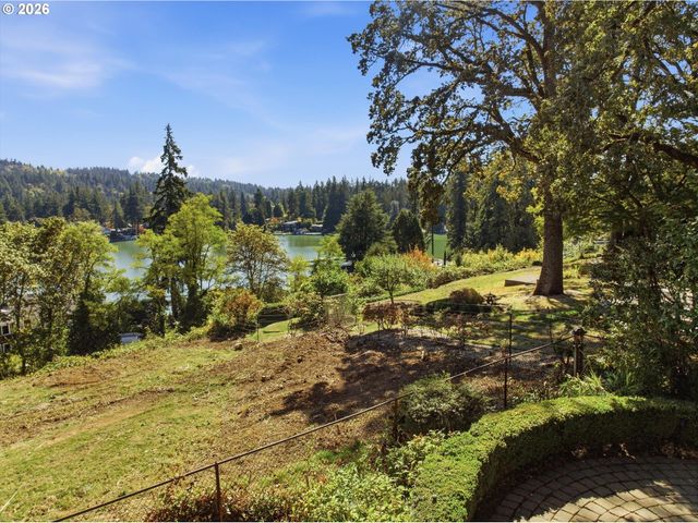 3750 UPPER Dr, Lake Oswego, OR 97035