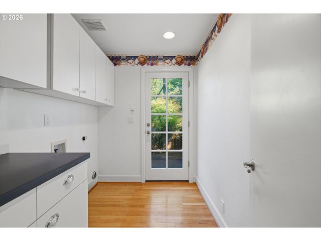 3750 UPPER Dr, Lake Oswego, OR 97035