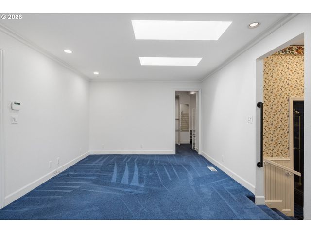3750 UPPER Dr, Lake Oswego, OR 97035
