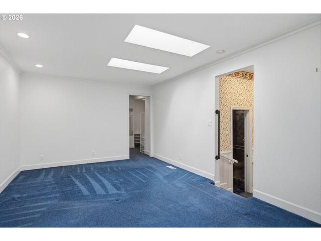 3750 UPPER Dr, Lake Oswego, OR 97035