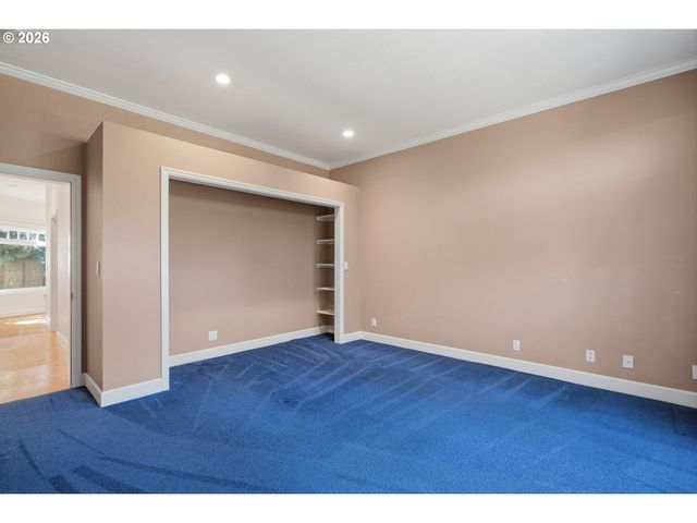 3750 UPPER Dr, Lake Oswego, OR 97035