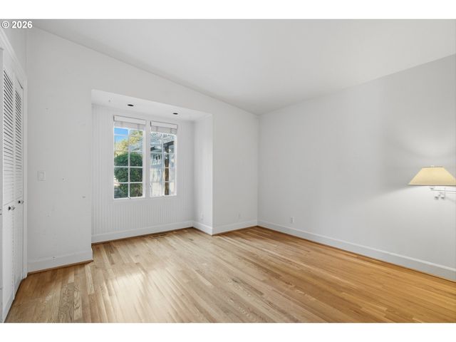 3750 UPPER Dr, Lake Oswego, OR 97035