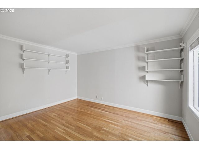 3750 UPPER Dr, Lake Oswego, OR 97035