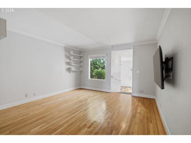3750 UPPER Dr, Lake Oswego, OR 97035