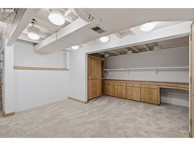 3750 UPPER Dr, Lake Oswego, OR 97035