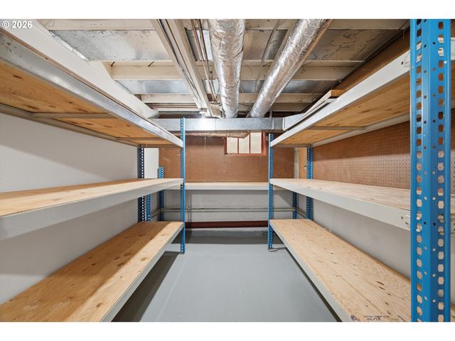 3750 UPPER Dr, Lake Oswego, OR 97035