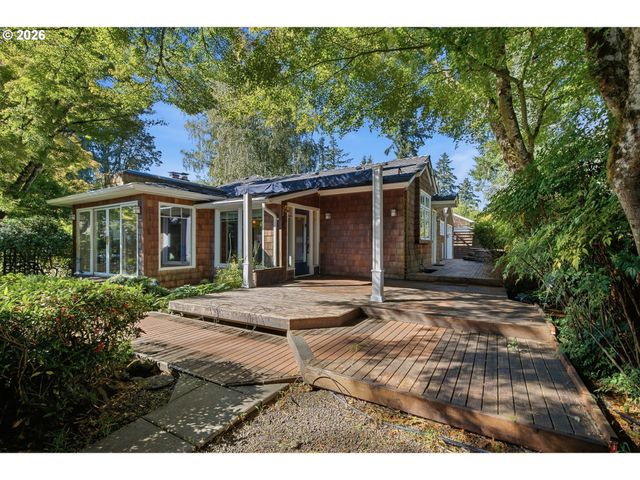 3750 UPPER Dr, Lake Oswego, OR 97035