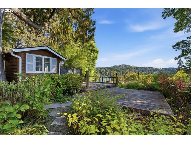 3750 UPPER Dr, Lake Oswego, OR 97035