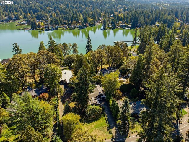 3750 UPPER Dr, Lake Oswego, OR 97035