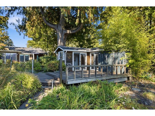 3750 UPPER Dr, Lake Oswego, OR 97035