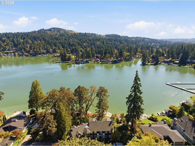 3750 UPPER Dr, Lake Oswego, OR 97035