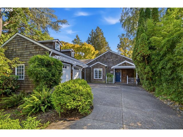 3750 UPPER Dr, Lake Oswego, OR 97035