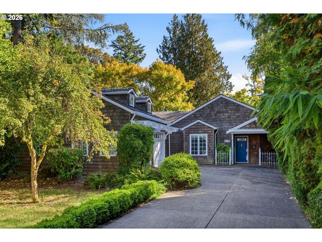 3750 UPPER Dr, Lake Oswego, OR 97035