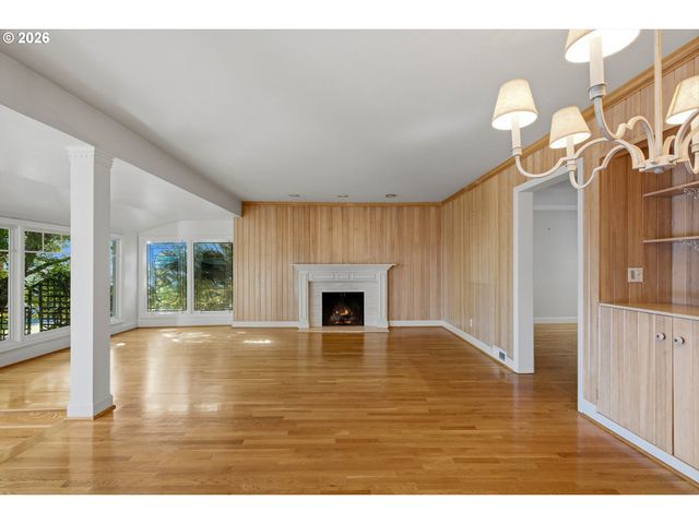 3750 UPPER Dr, Lake Oswego, OR 97035