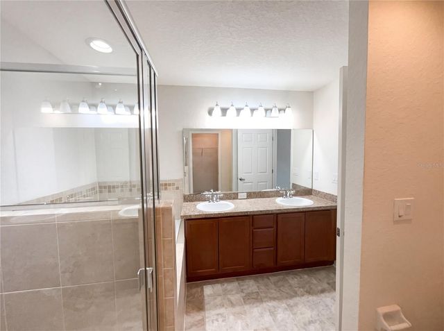 2005 ORANGE AVENUE, St Cloud, FL 34769