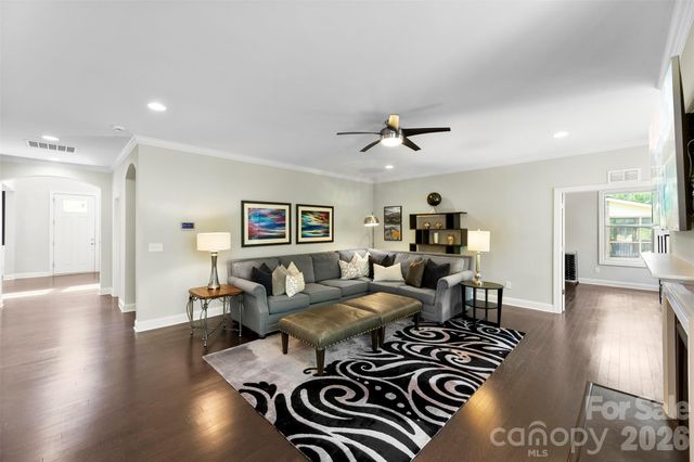 220 Kingsdown Avenue, Charlotte, NC 28270