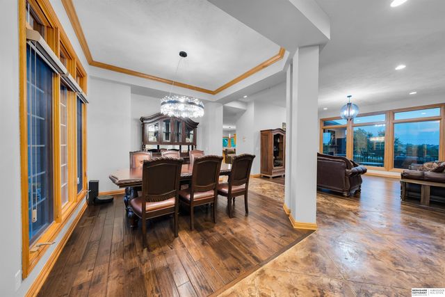 17117 Oakmont Drive, Omaha, NE 68136