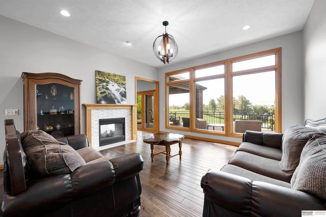 17117 Oakmont Drive, Omaha, NE 68136