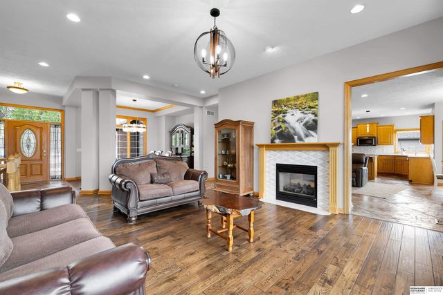 17117 Oakmont Drive, Omaha, NE 68136