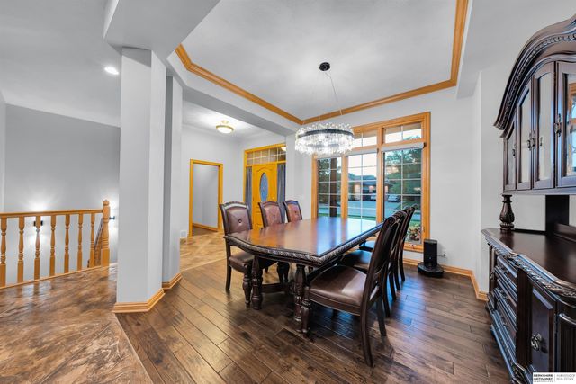 17117 Oakmont Drive, Omaha, NE 68136