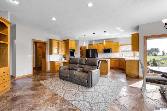 17117 Oakmont Drive, Omaha, NE 68136