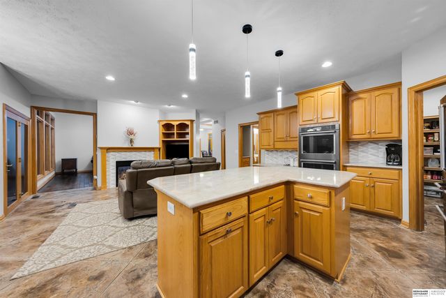 17117 Oakmont Drive, Omaha, NE 68136