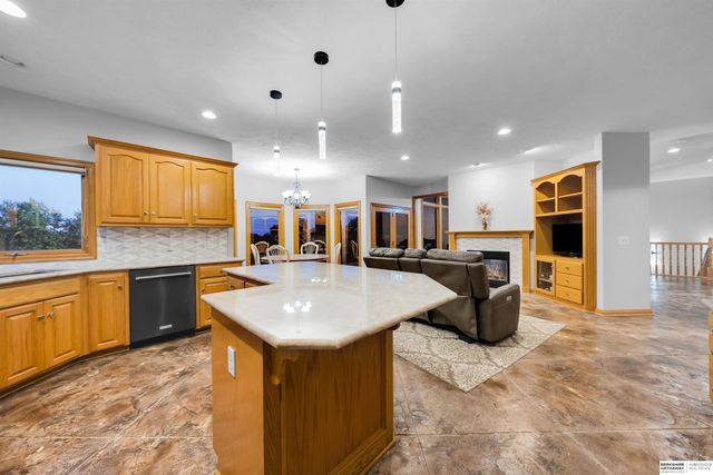17117 Oakmont Drive, Omaha, NE 68136
