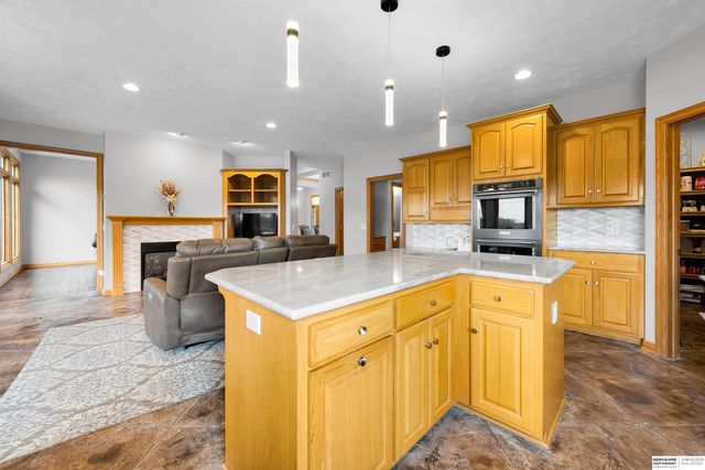 17117 Oakmont Drive, Omaha, NE 68136