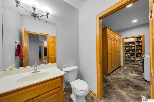 17117 Oakmont Drive, Omaha, NE 68136