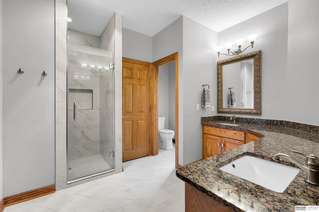17117 Oakmont Drive, Omaha, NE 68136