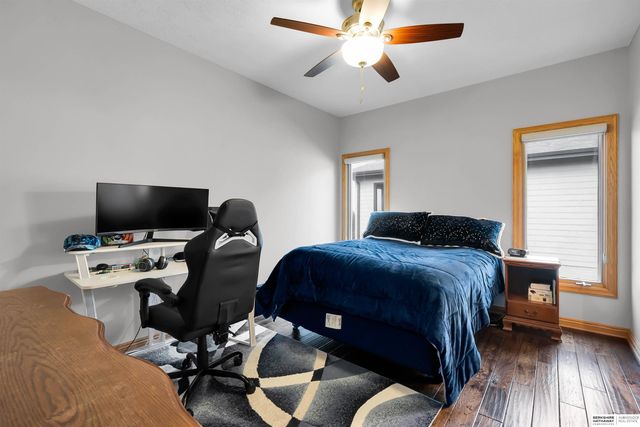 17117 Oakmont Drive, Omaha, NE 68136