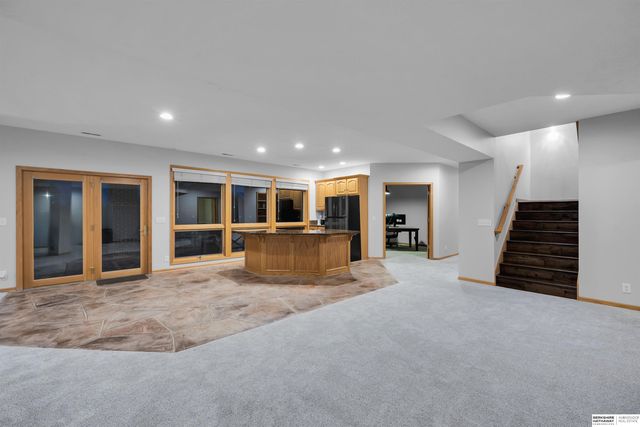 17117 Oakmont Drive, Omaha, NE 68136