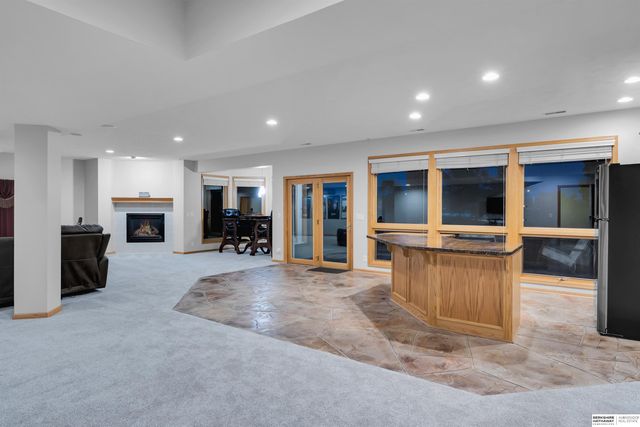 17117 Oakmont Drive, Omaha, NE 68136