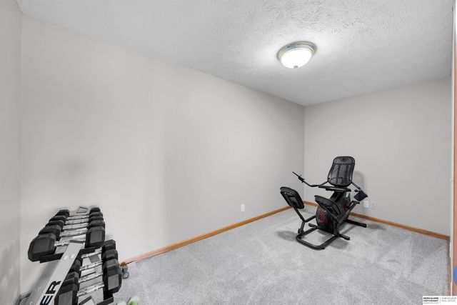 17117 Oakmont Drive, Omaha, NE 68136