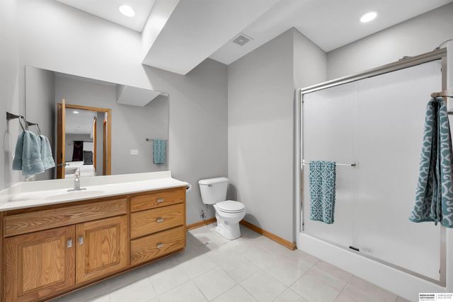17117 Oakmont Drive, Omaha, NE 68136