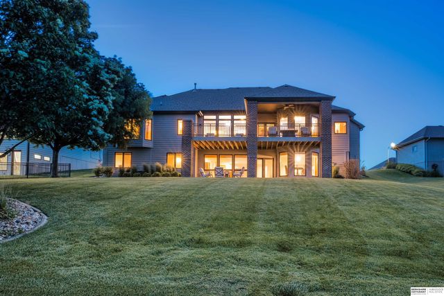 17117 Oakmont Drive, Omaha, NE 68136
